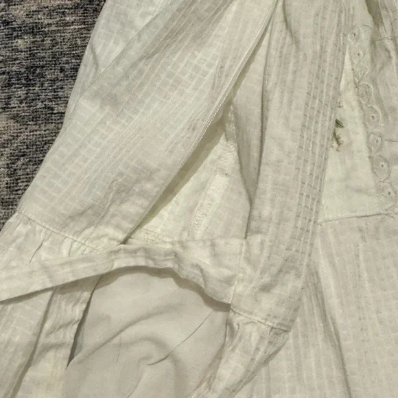 White Sundress with detailed embroidery on bodice, size 6/8 - Picture 4 of 10